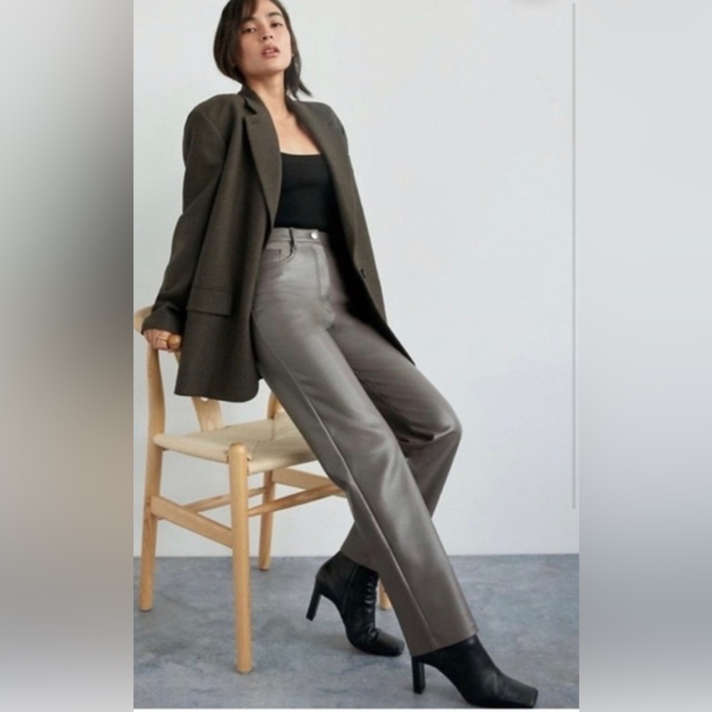 Aritzia Wilfred
The Melina™ Pant Size 4